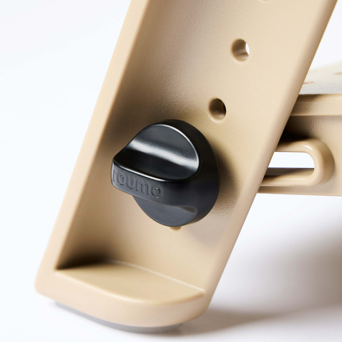 Why It Doesn't Tip When You Push It with Your Foot — The Hidden Engineering of the LC99 Base